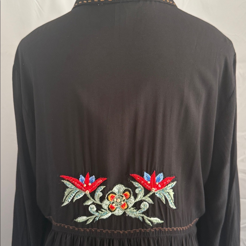 Embroidered Floral Tunic Blouse Black Boho Festival Cottage Buttons Flowy L - Picture 7 of 9
